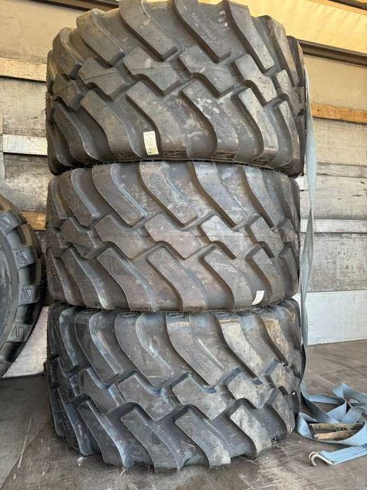 Anvelope noi radiale 560/60R22.5 pentru remorca marca BKT