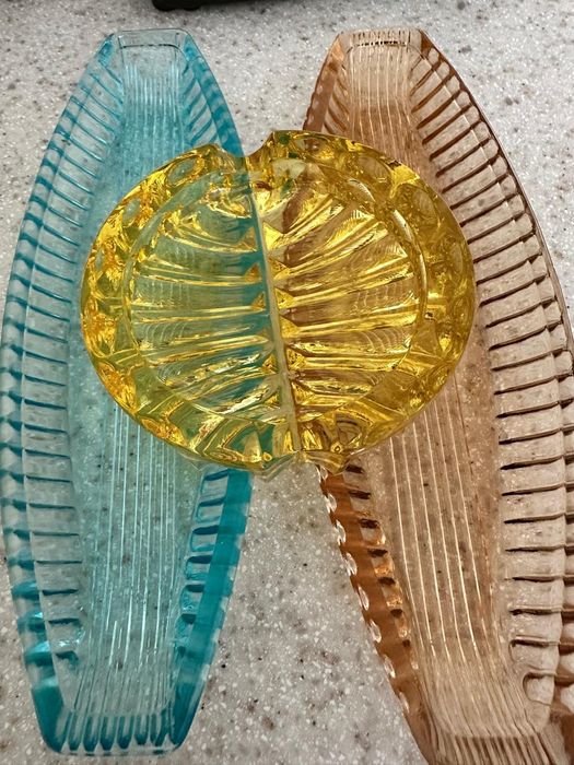 Вазы из цветного стекла