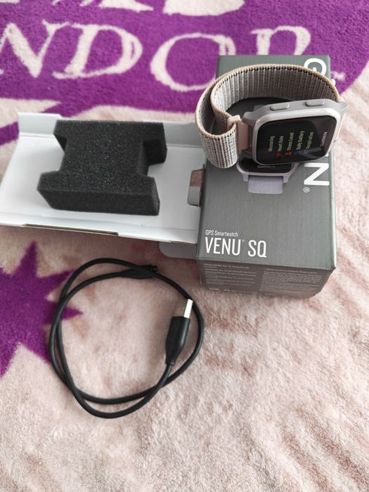 Vând smartwatch Garmin Venu SQ