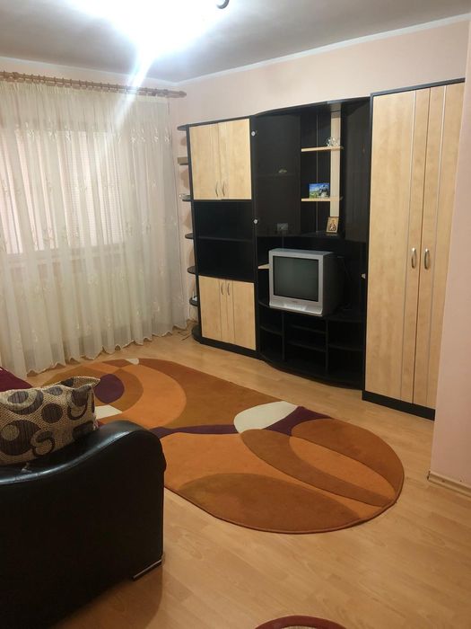 Închiriez apartament