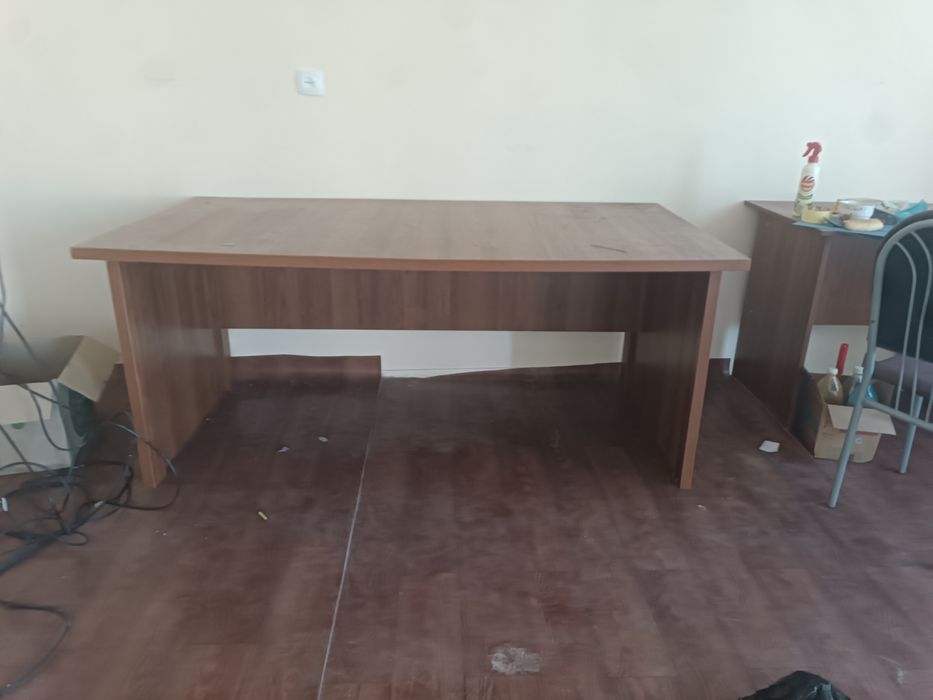 Ofis uchun mebel