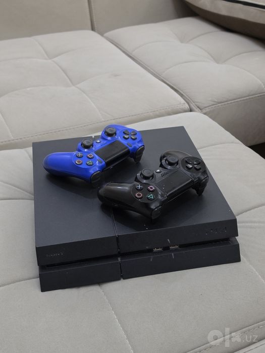 Sony PlayStation 4 (Fat) (1tb) + 2 Dualshock 4