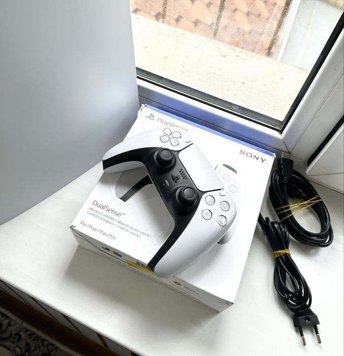 Sony PlayStation 5 Digital Edition + 1 геймпад