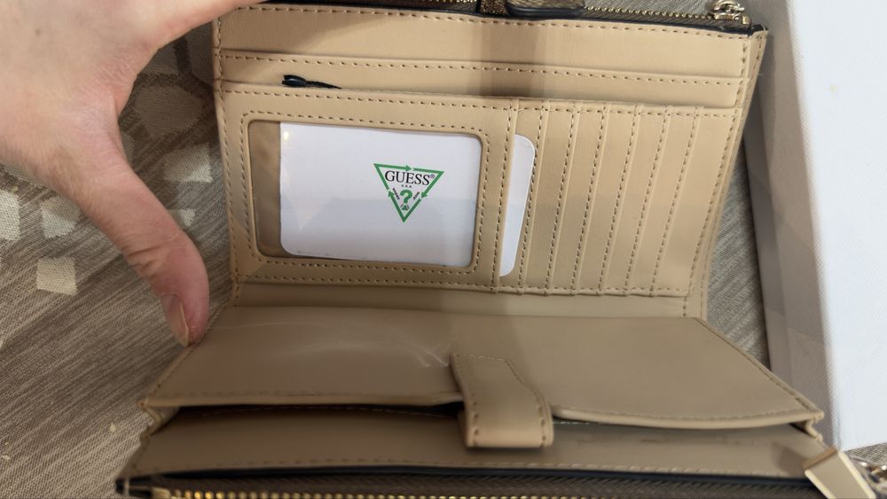 Ново дамско портмоне guess