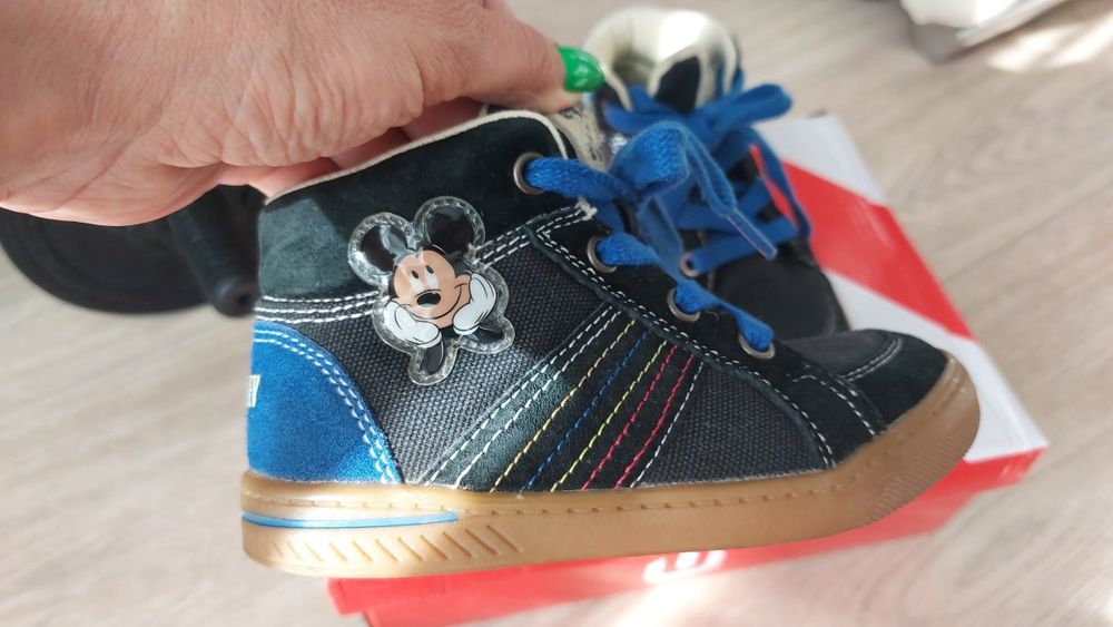 Ботинки осенние  26