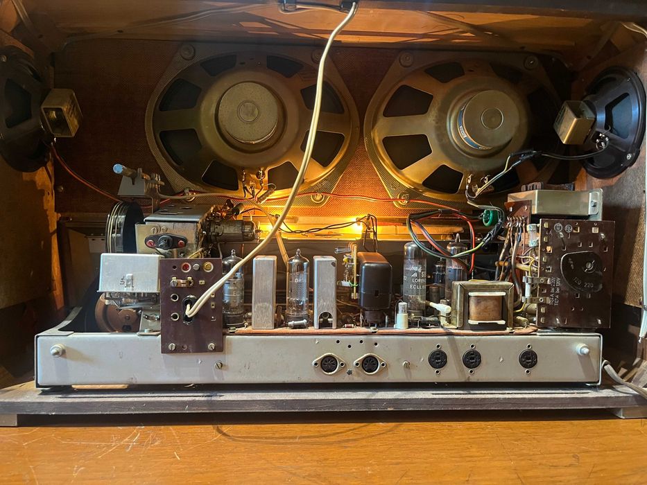 Radio pe lampi Saba Freudenstadt 15M Stereo