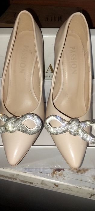 Женская обувь модная