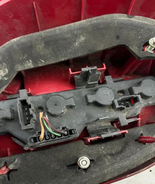 Lampa / Tripla stop dreapta pe aripa 6N0945257B Volkswagen VW Polo
