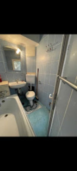 Închiriez apartament cu 3 Camere