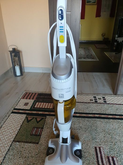 Aspirator rowenta vertical cu aburi