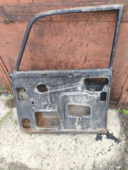 Продам дверь на москвич 2140