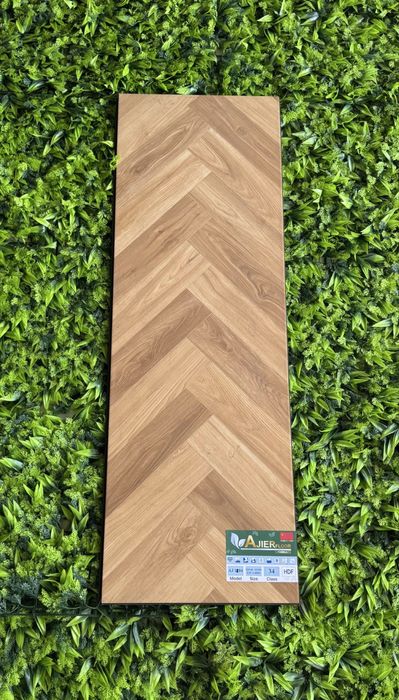 Tarket va Laminatlar assortimenti optom narxlarda