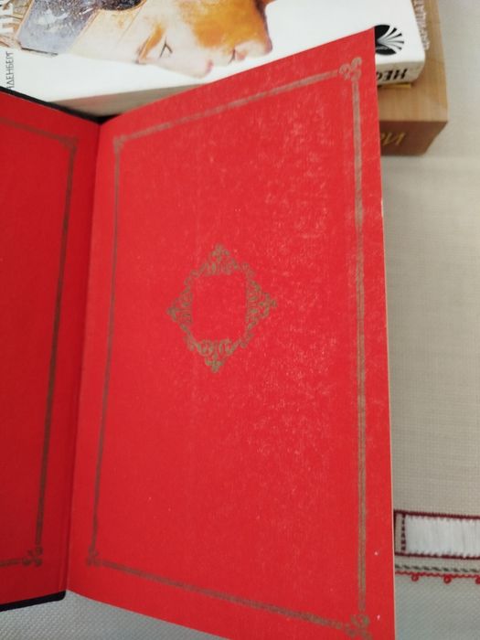 Книги Нефертити и Рамзес