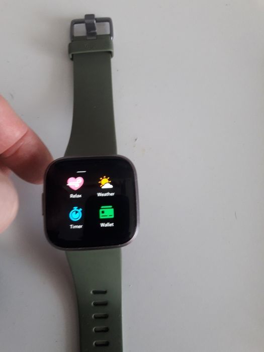 Ръчен часовник и зарядно