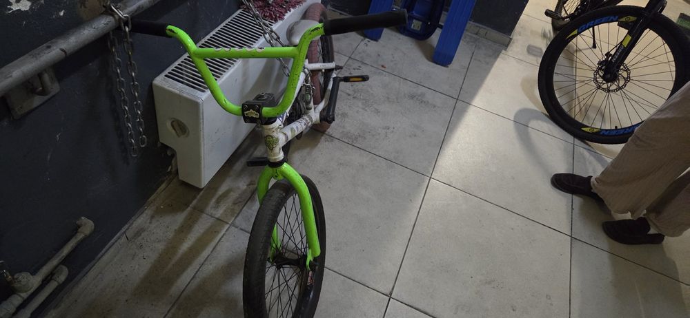 Велосипед BMX в хорошем состоянии