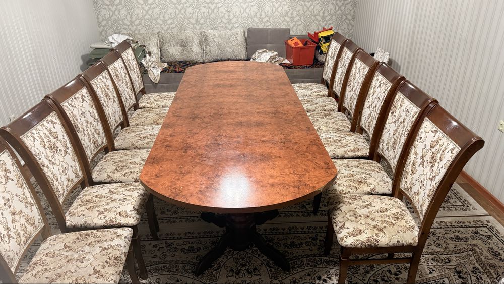 Стол для гостинной