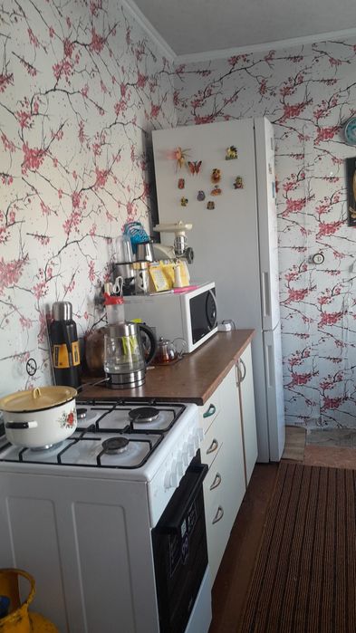 Продаеться дом с обстановкой и машиной