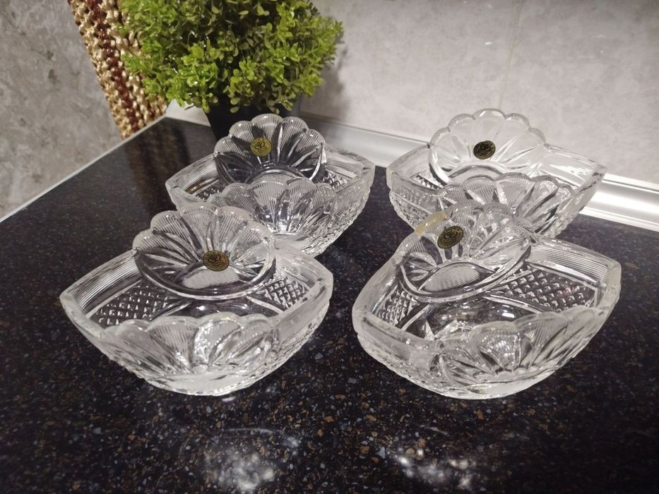 Хрустальный вазы