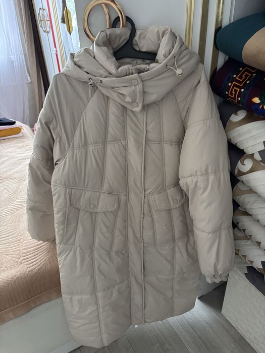 Продаю куртку молочного цвета