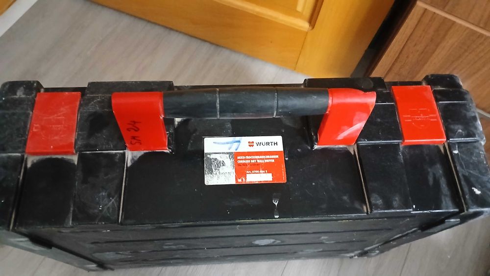 Wurth 2 acumulatori 18v 3 ah .Cutie,incarcator