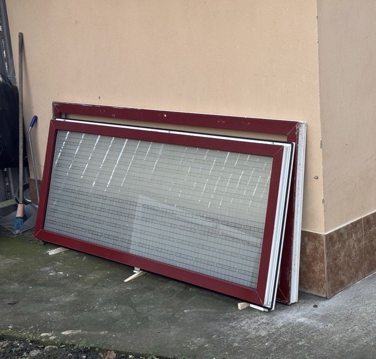 Usa balcon de termopan Salamander 5 camere grena/alb