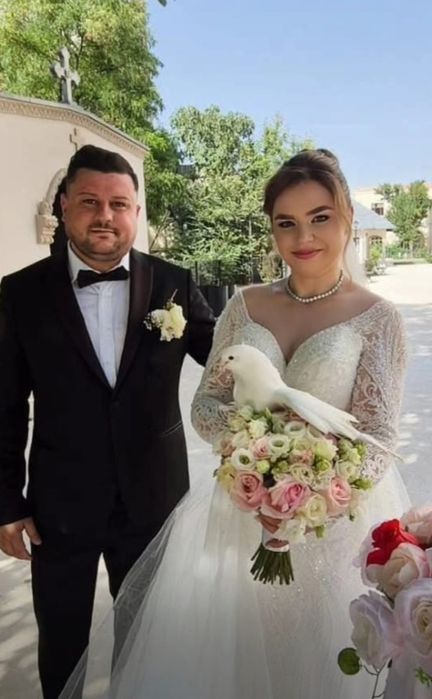 Închiriez porumbei albi voltati și voiajori pregătiți pentru ședința f