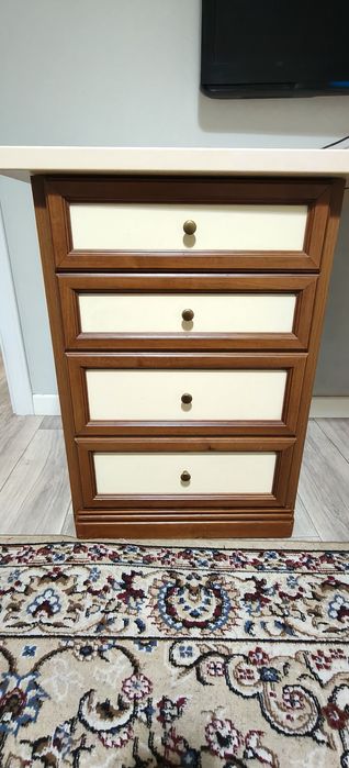 Стол для учебы и работы