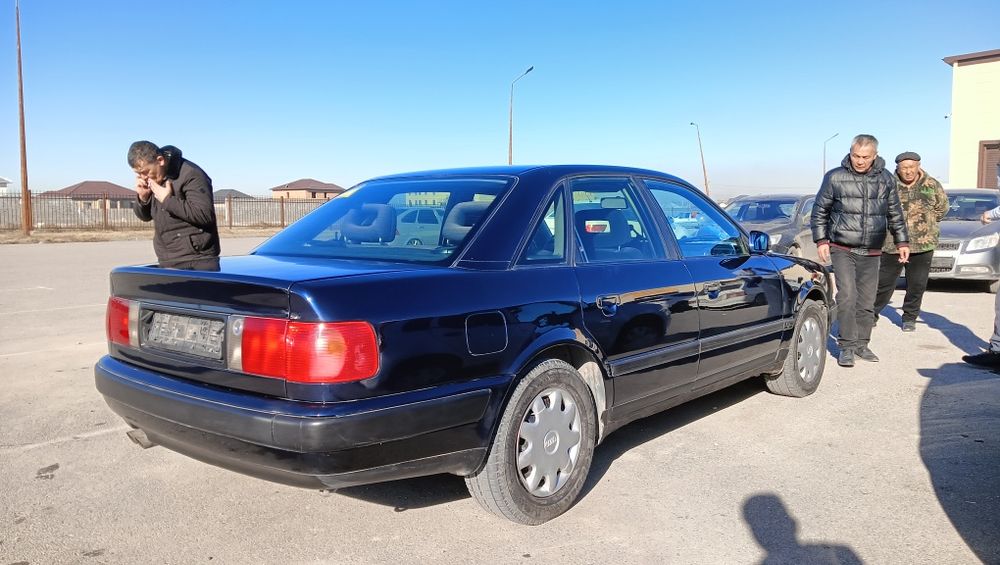 Машина Ауди А6 с 4