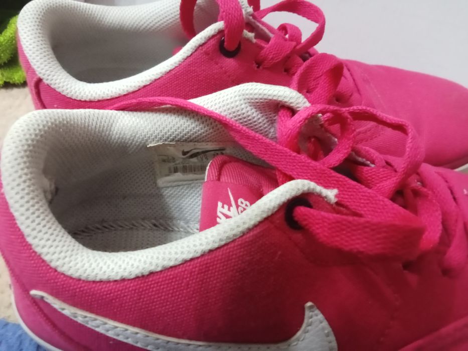 Кроссовки 38р по 3000тг
