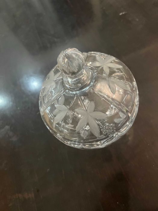 Блюдо стеклянное с крышкой