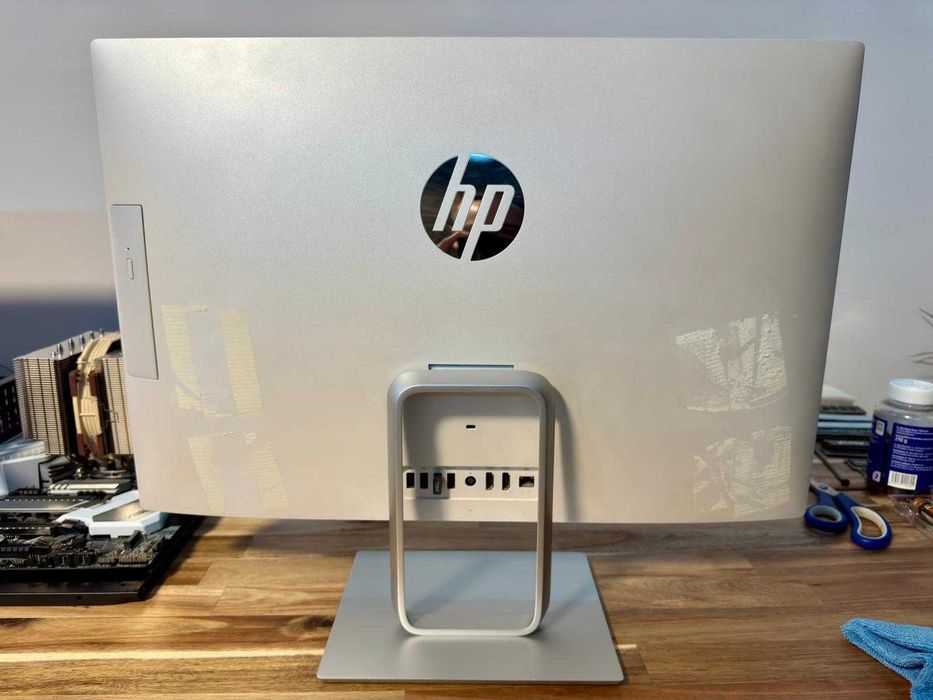 HP Pavilion 24 All-in-One A12 8GB SSD Full HD + Mouse si tastatura