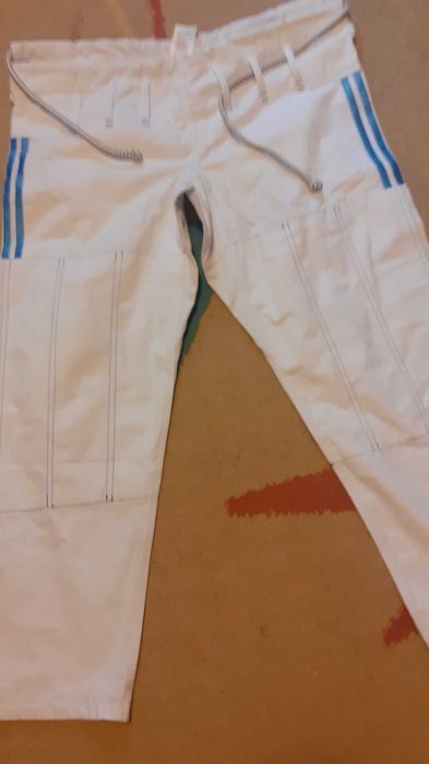 Pantaloni de vara Adidas  albi