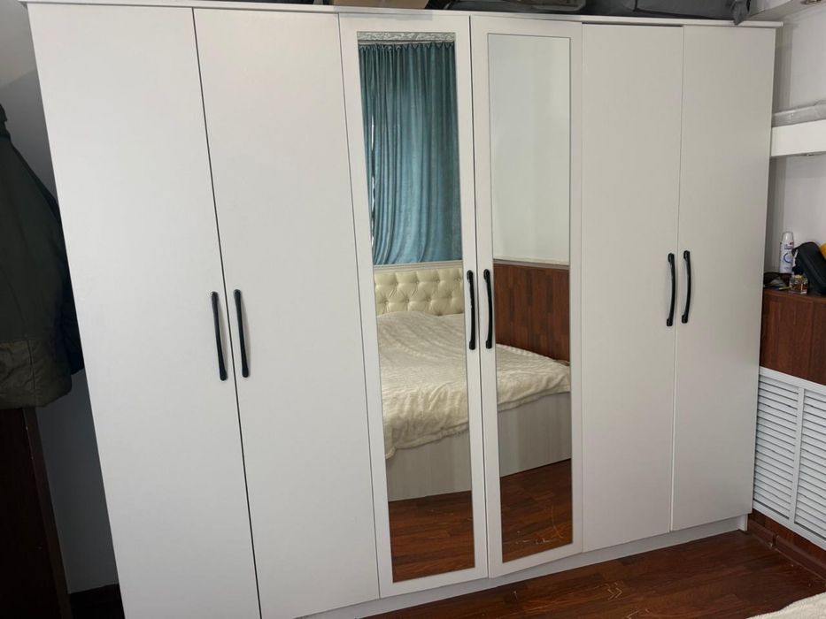 Продам шкаф и макияжный столик