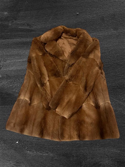 Haină din blană naturală de bizam