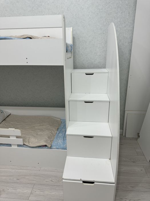 Продам детскую 2х ярусную кровать