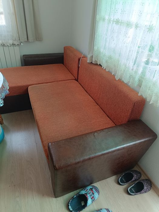 Ъглов диван с две ракли