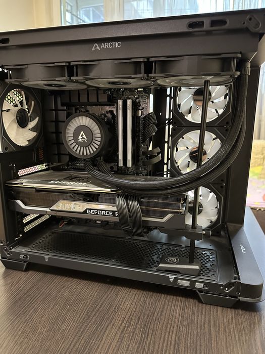 Геймърски компютър / ryzen 7 9800x3d , rtx 3070 , 32gb ram