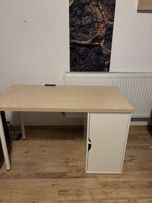 Vand birou alb ikea cu rafturi