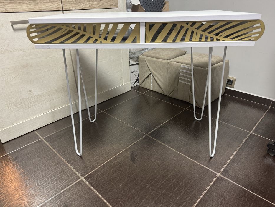 НАМАЛЕНО Бюро/тоалетка