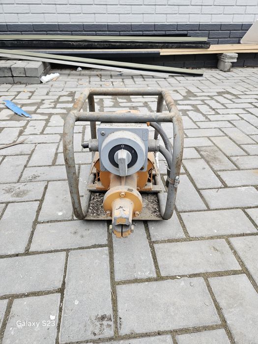 Продам вибратор для бетона