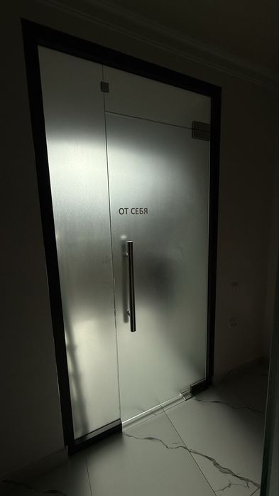 Колённое стекло, дверь, весь комплект с рамами, перегородка пластик