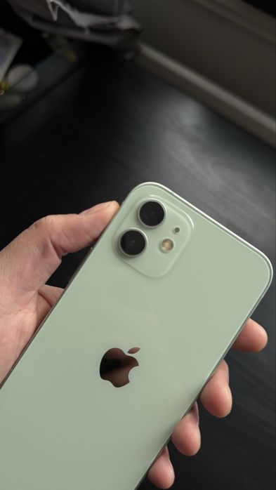 Срочно продам айфон 12