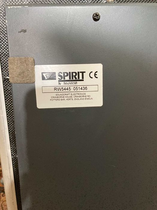 Mixer  Soundcraft Spirit F-1