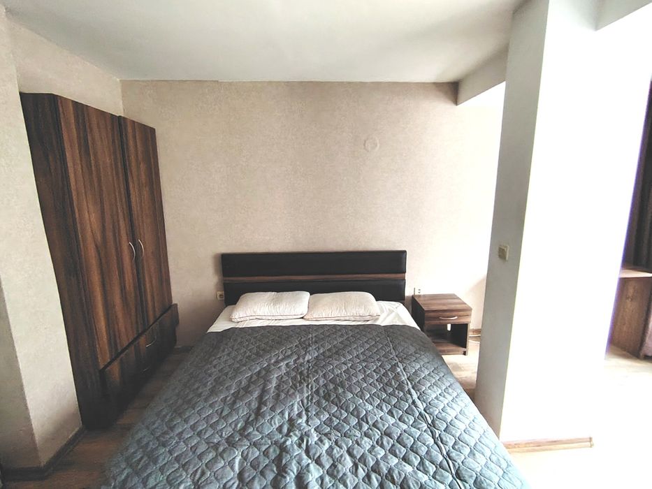 Едностаен от 42 кв.м, Център, обзаведен, ремонтиран, за Ч. Л - 450 EUR