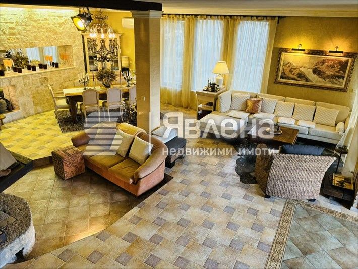 Дава се под наем Къща в Варна, Чайка - 415 кв.м за 3500 € - Снимка #1