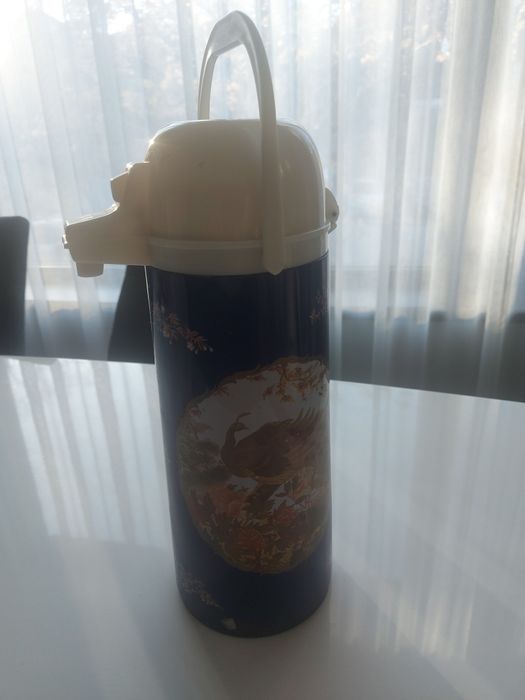 Ретро термос с помпа