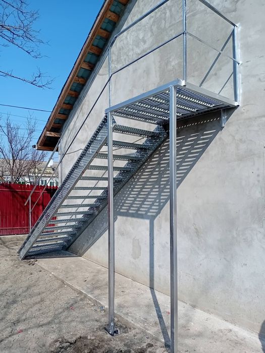 Vând scarii metalice zincate galvanizate la cela mai mica preț din Rom