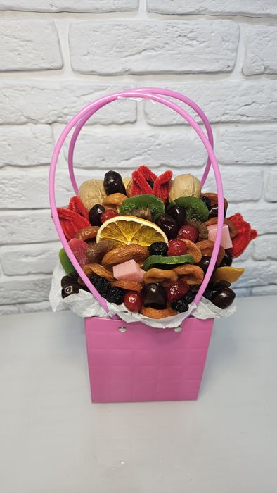 Подарок из сухофруктов