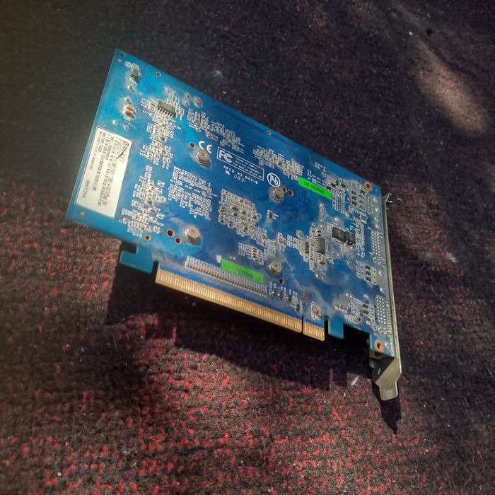 продаю видеокарту gf9500gt