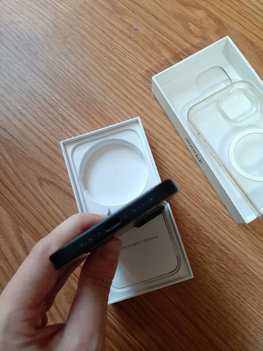 iPhone 15 – 98% Battery Health – Кутия и зарядно – Отлично състояние